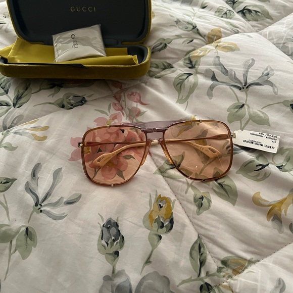 gold gold/pink gucci frames. brand new never worn, need gone ASAP - Picture 4 of 5